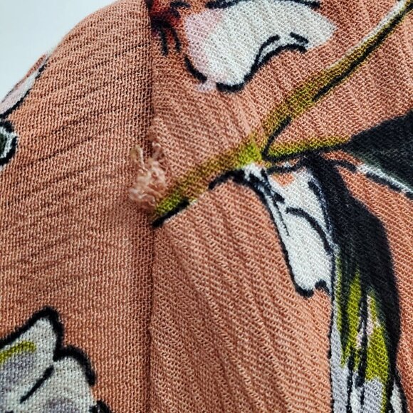 Everly Women's Peach Faux Wrap Tie Front Floral Print Romper Size S - Picture 6 of 8